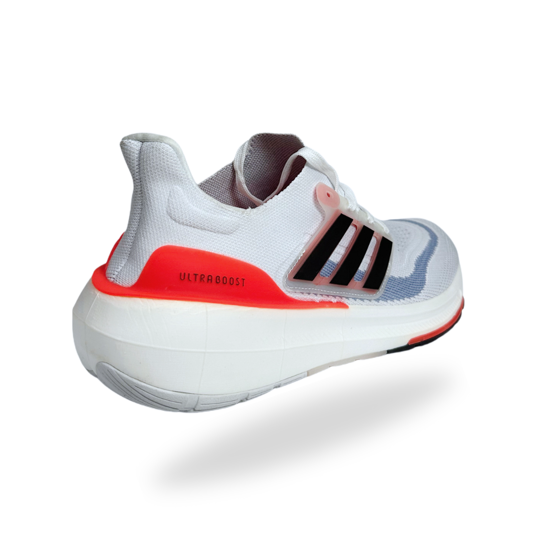 AD Ultraboost light