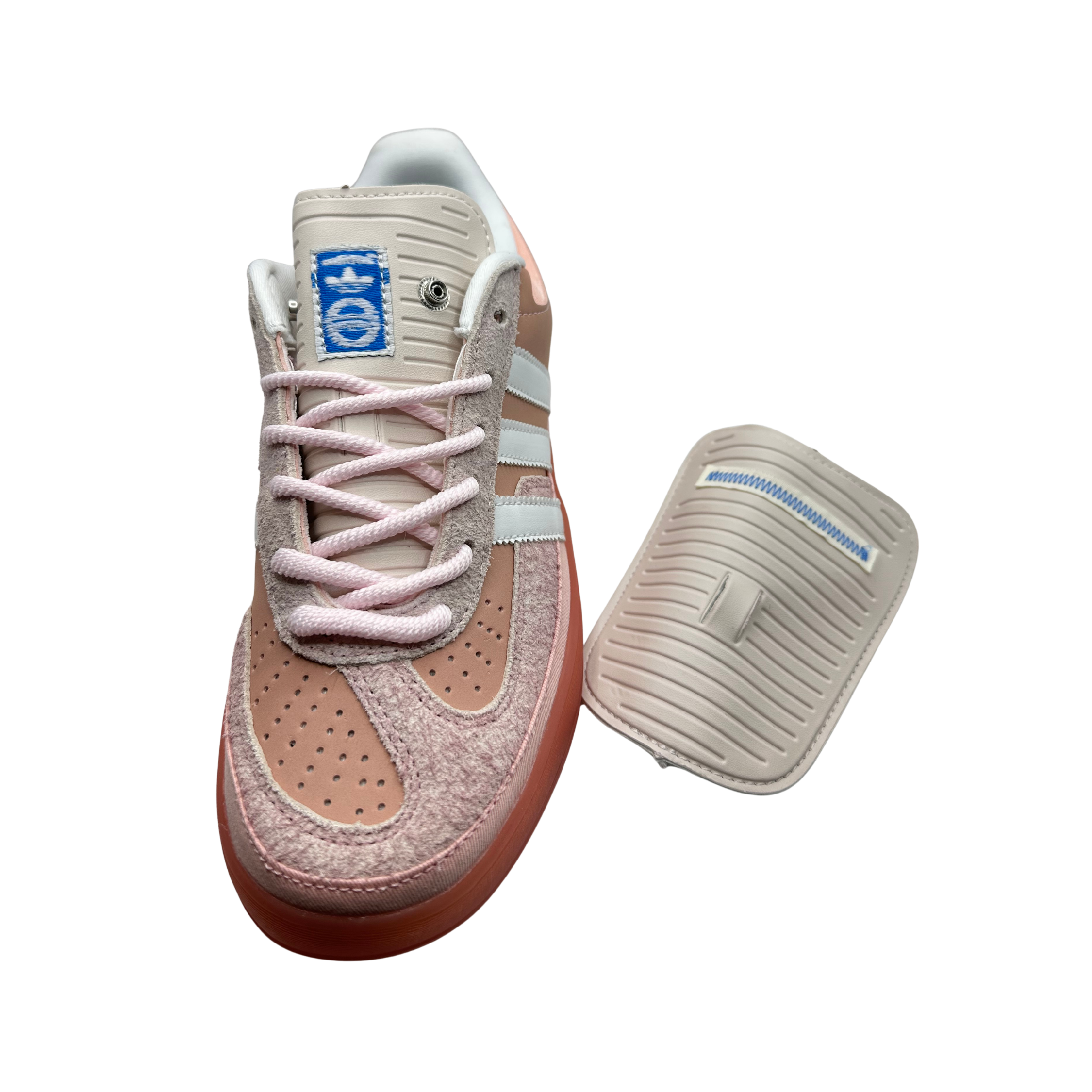 Ad Gazelle Indoor Caso Rojo x Bad Bunny (Premium ++)